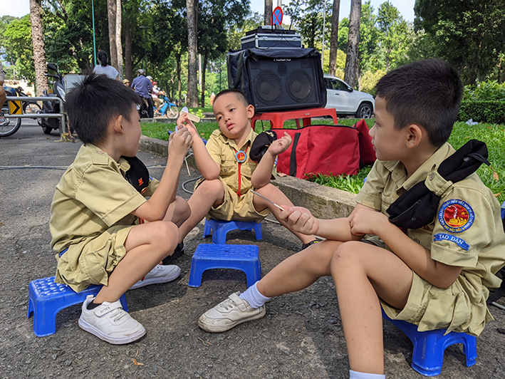 VÀNG LẤY CON VUA