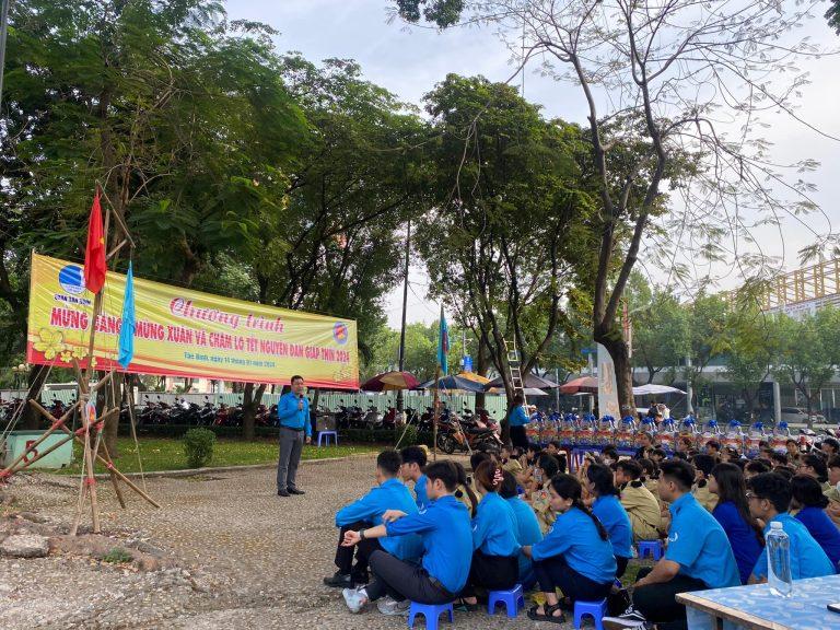 Ủy ban hội LHTN Việt Nam Q.TB chúc tết CLB Sao Bắc Đẩu Hoàng Văn Thụ