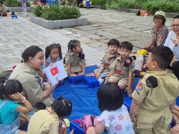 TRỞ LẠI NHỮNG NGÀY LỊCH SỬ- Đặng Gia Xuân