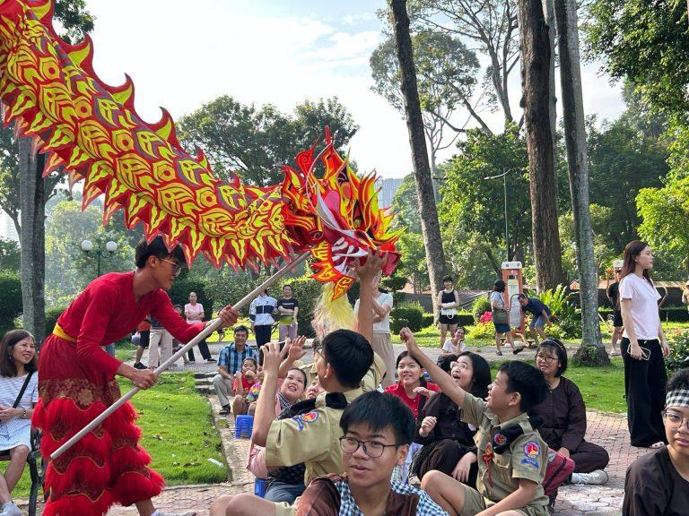 Cùng con học, cùng con chơi, cùng đồng hành với trưởng thành của con